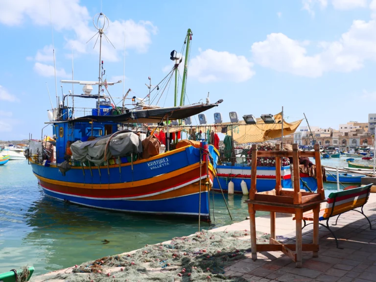 Um banco com vista: Marsaxlokk